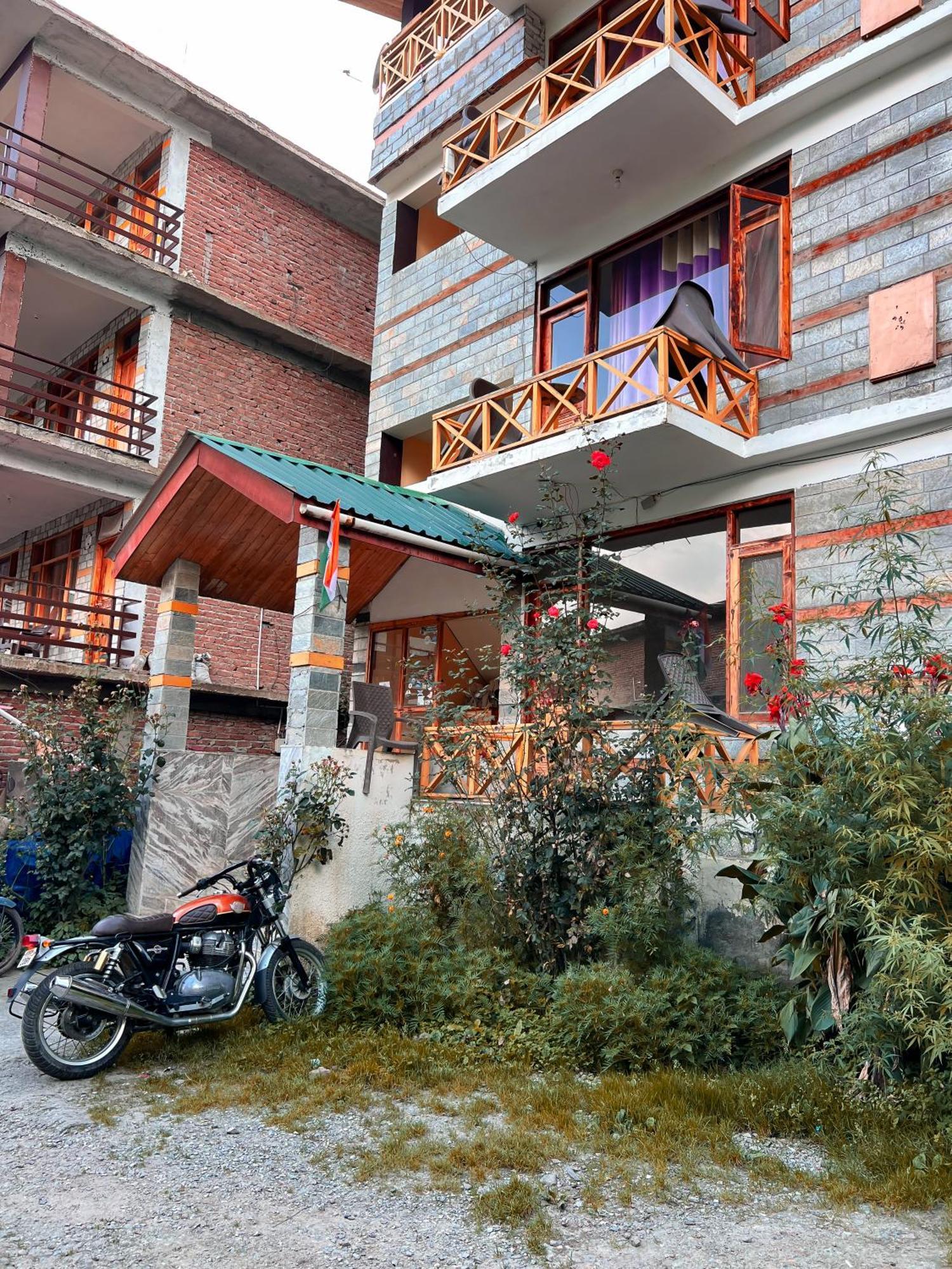 Yolo Backpackers - Manali Hostel Екстериор снимка